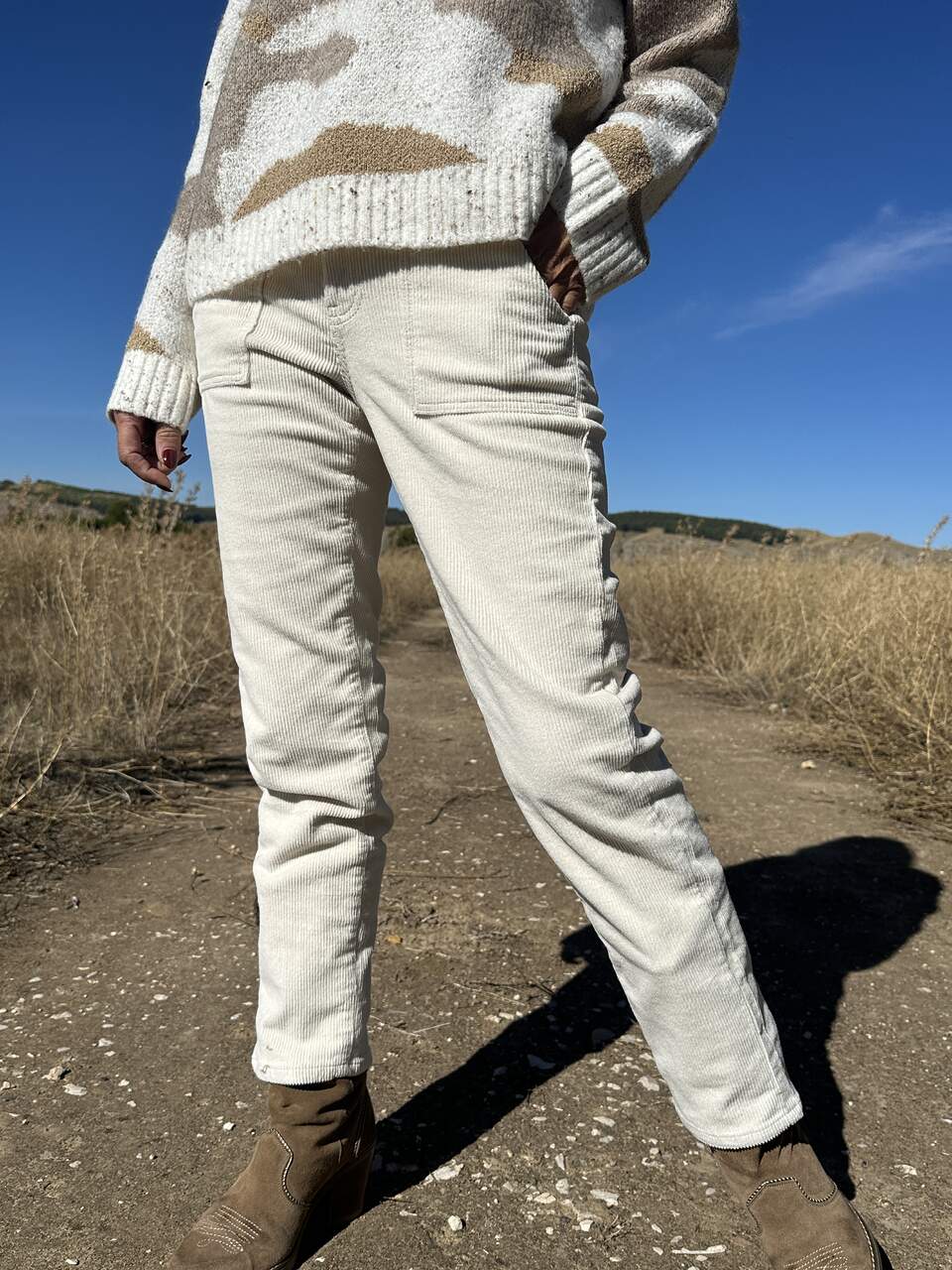 Pantalon pana crudo cierre frontal boton y cremallera bolsillos Neandnu