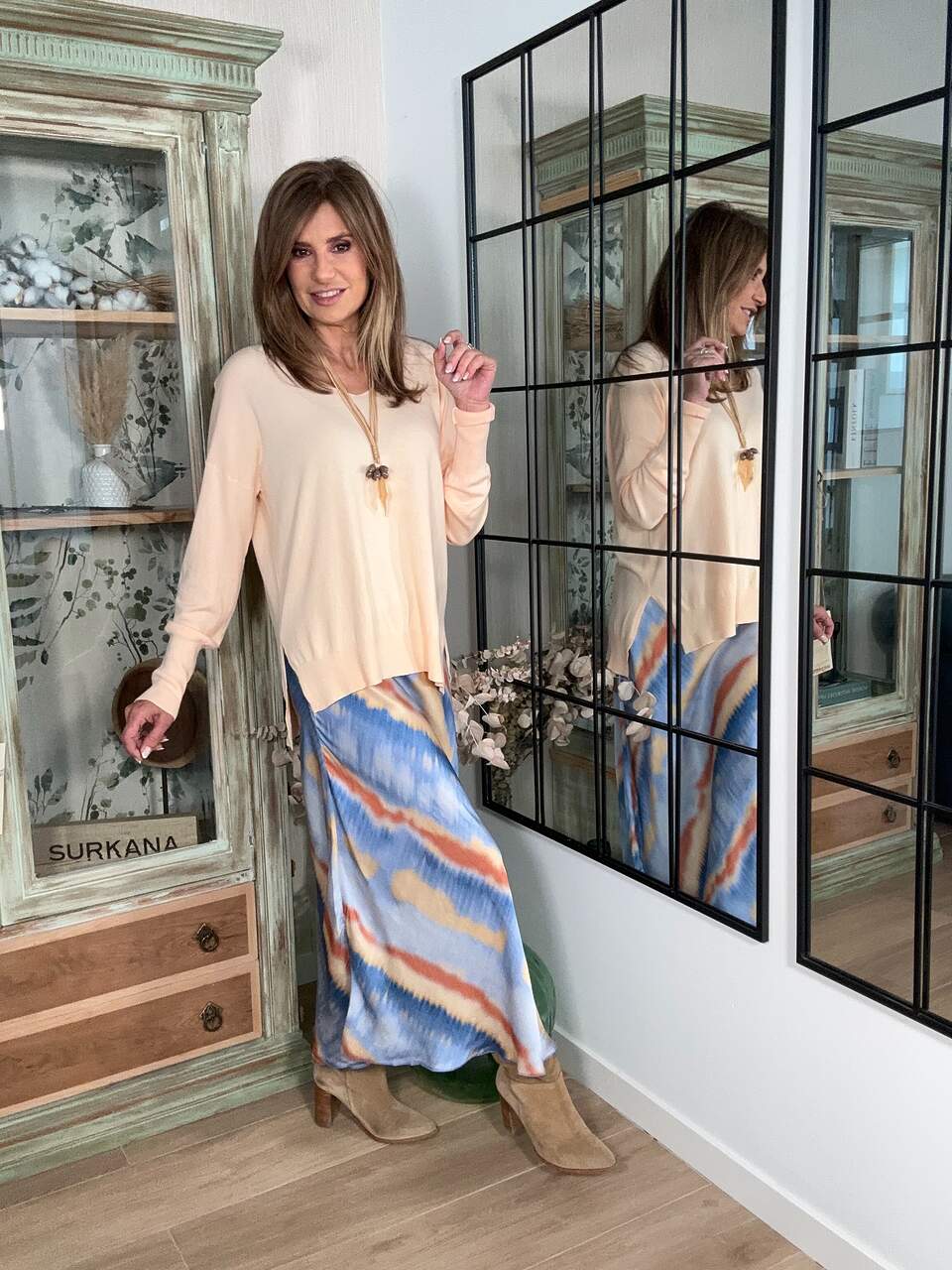 Falda Maxi estampado tie dye de naranjas beige y azules cintura elástica Neandnu
