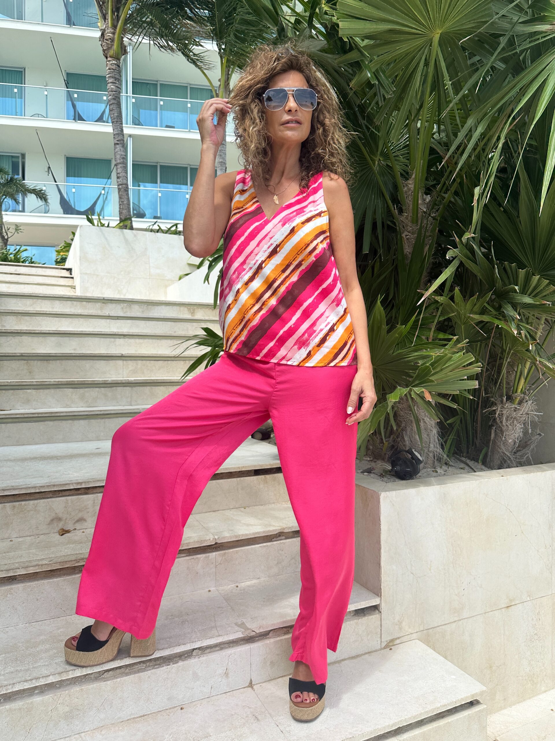 Pantalón largo pernera ancha fucsia tiro alto y cintura elástica Neandnu