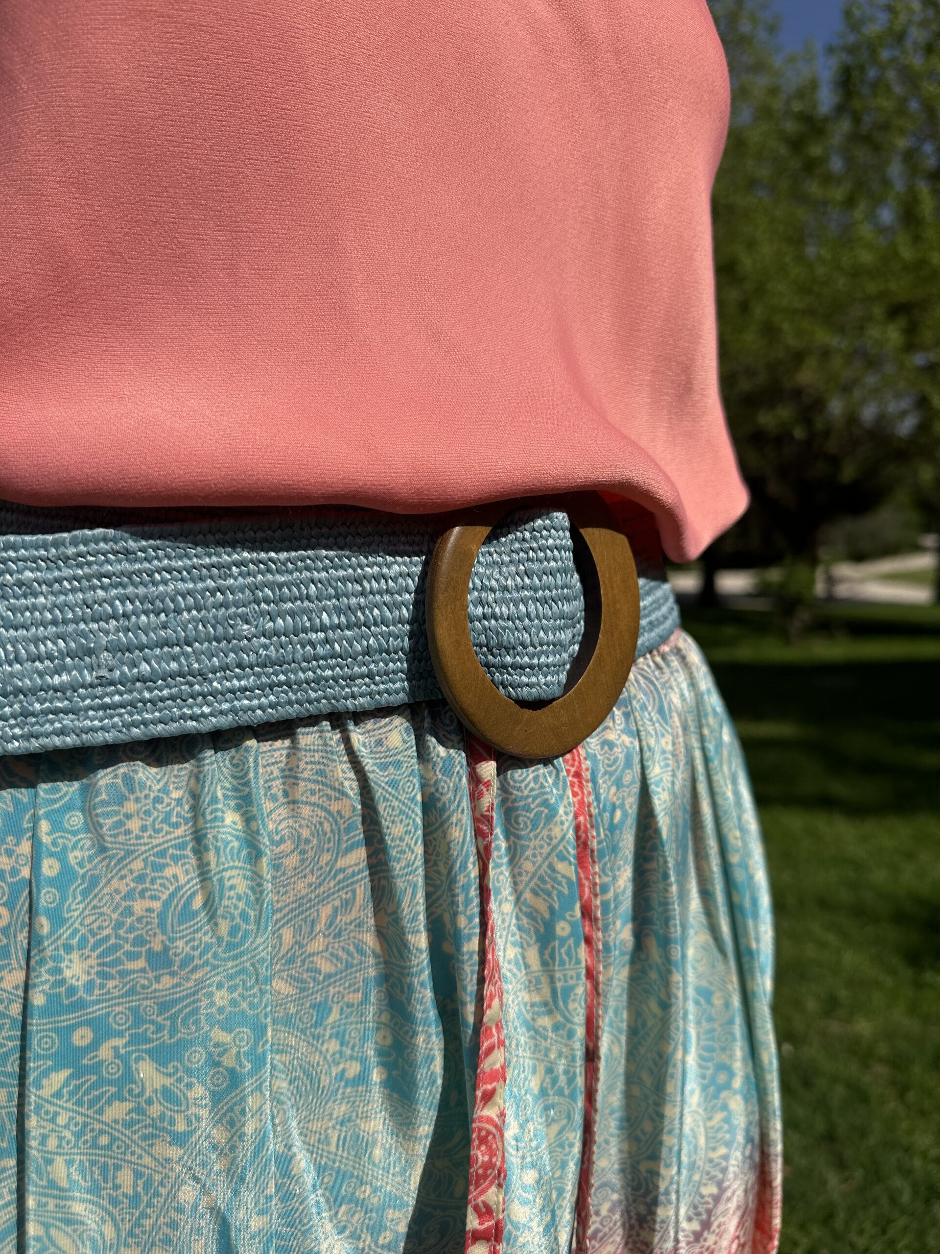 Cinturón elástico de talla única en color azul con hebilla circular Neandnu