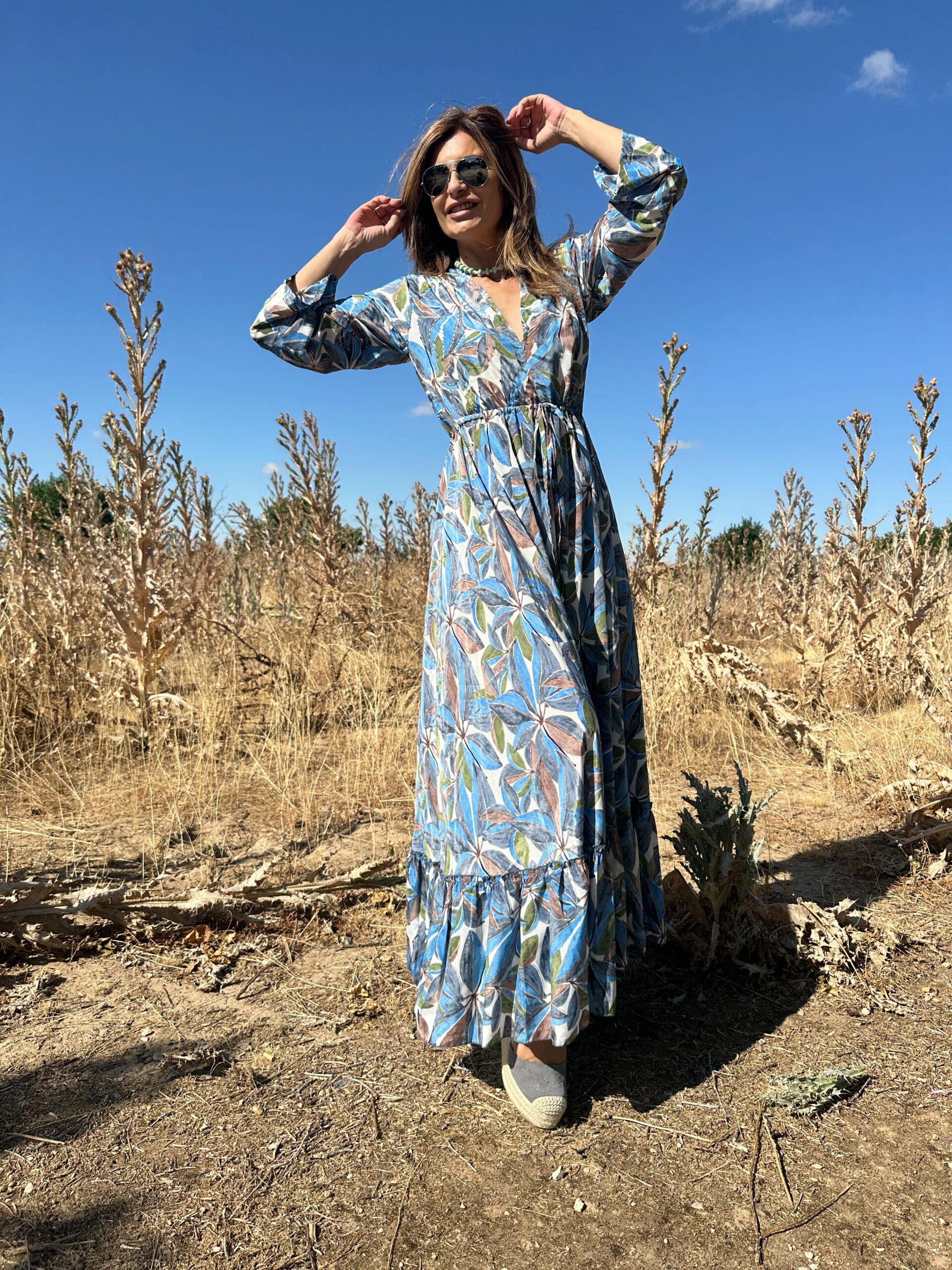 Vestido maxi seda corte amplio escote pico manga tres cuartos y cinturilla ajustable estampado fantasía de motivos vegetales Neandnu