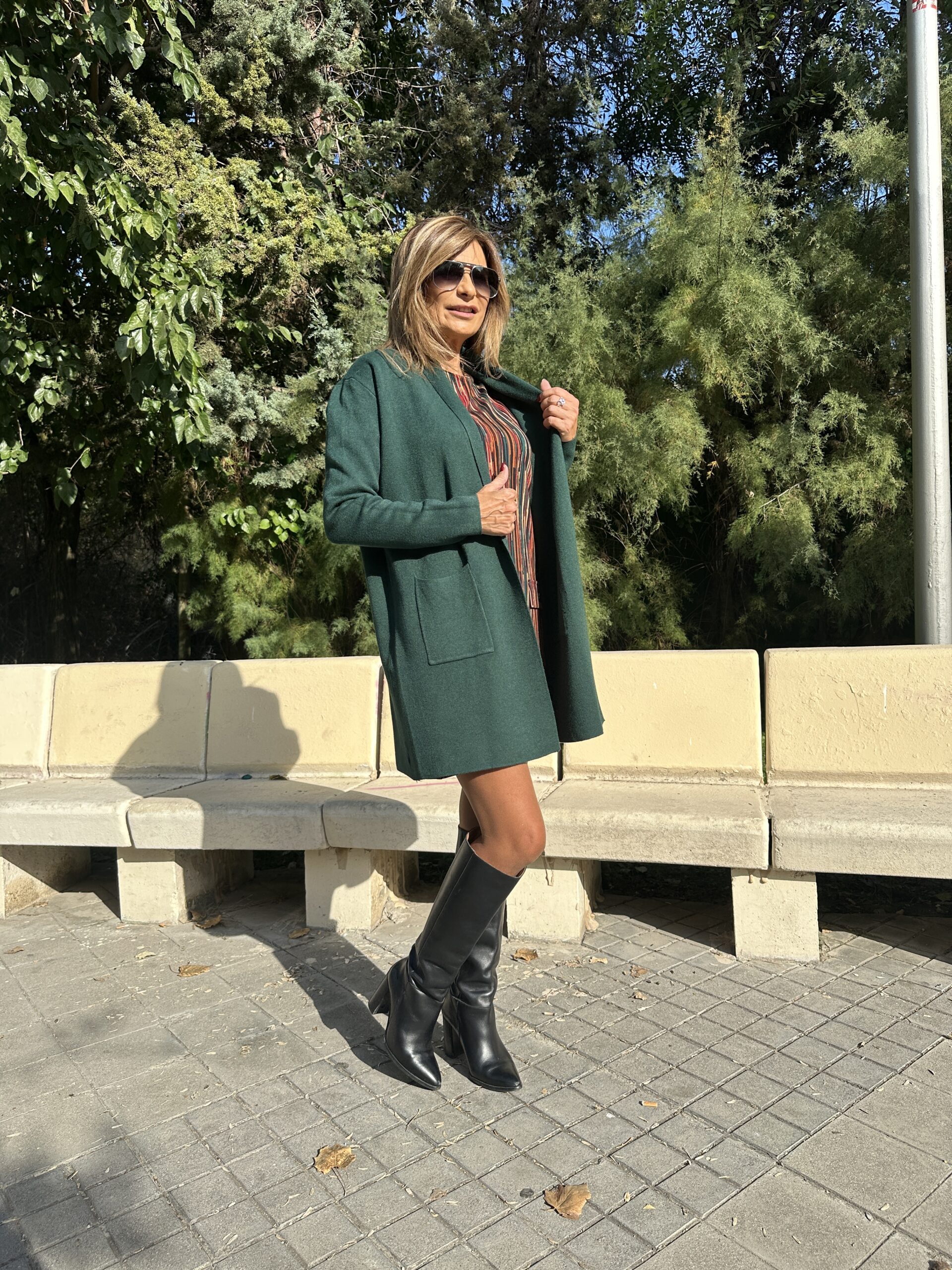 Cárdigan maxi de manga larga color verde en un punto muy agradable al tacto bolsillos delanteros Neandnu