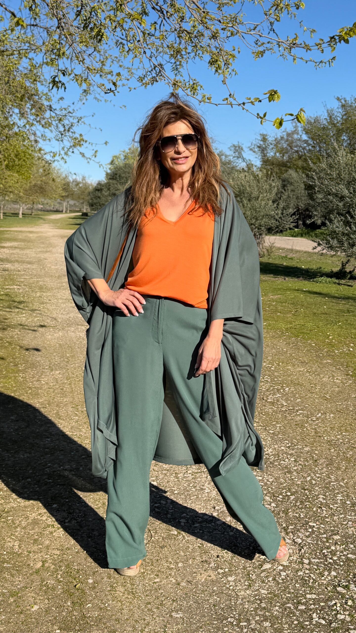 kimono de gran caída amplias mangas para llevar abierto color verde Neandnu