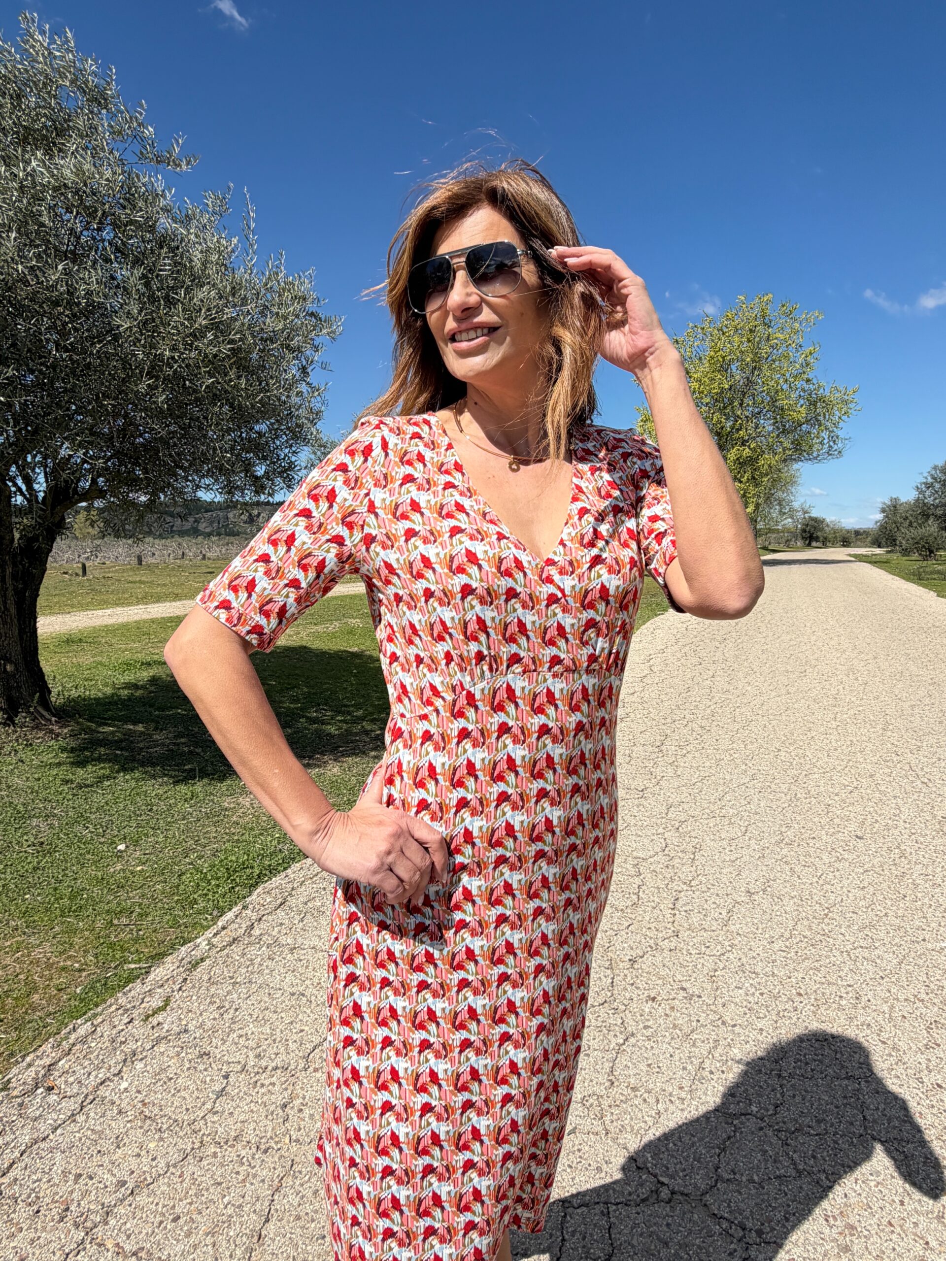 Vestido de manga corta escote pico con efecto cruzado cintura elástica y falda ligeramente acampanada estampado fantasía multicolor Neandnu