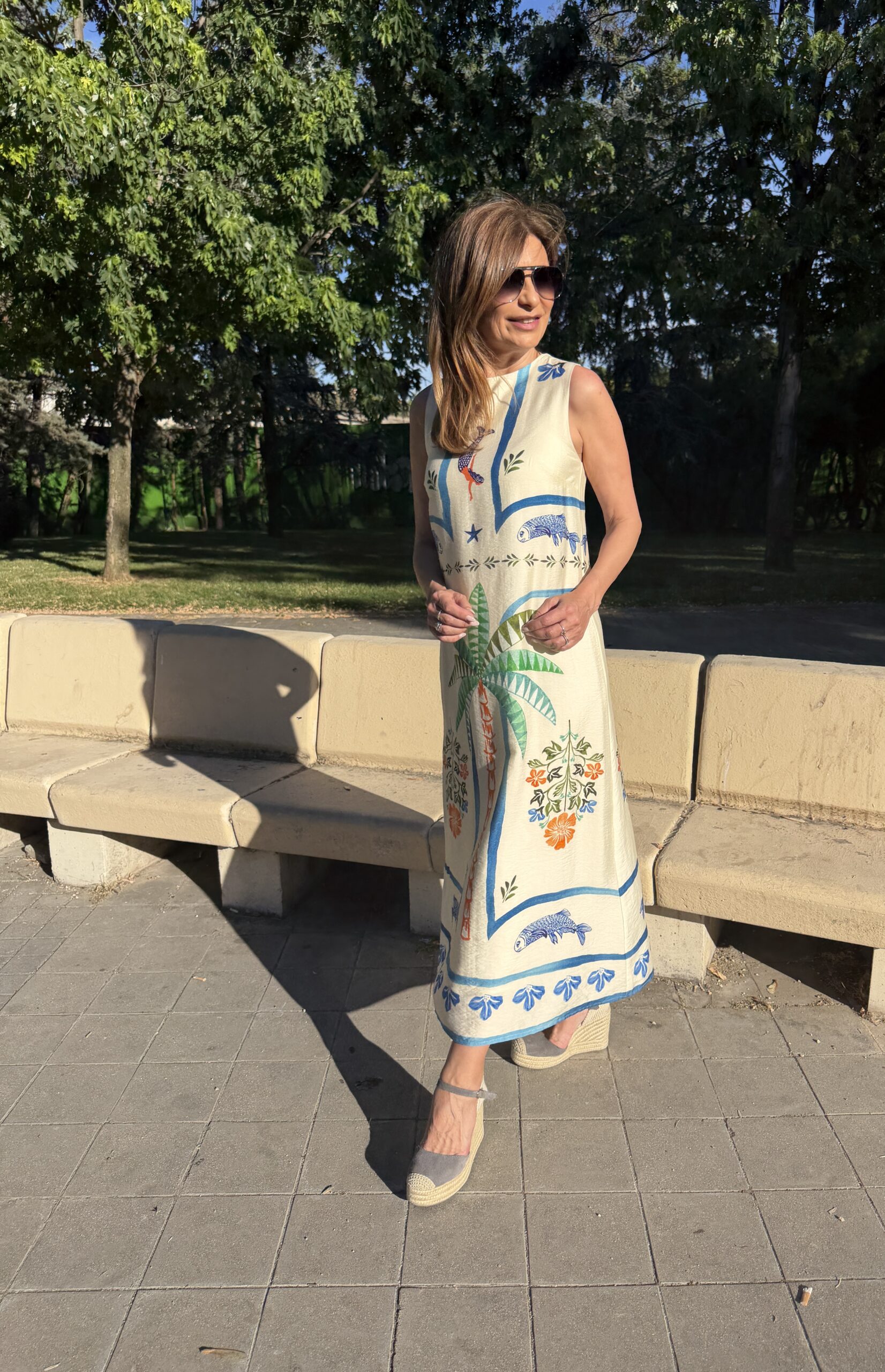 Vestido largo de tejido de crepé con estampado tropical cuello redondo y corte fluido Neandnu